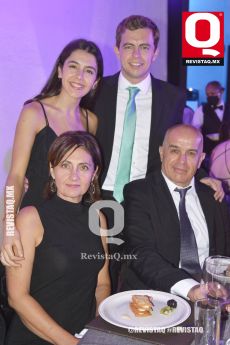 Oriane Anaya, Samuel Anaya, Mika Dutoit y Héctor Anaya