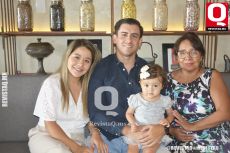 Cynthia Vega, Gustavo Chávez, Alessandra Chávez y Cristina Equihua