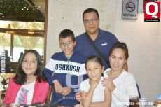José Ramón Montes, José Ramón Montes, Fernanda Padilla,  Monserrat Montes y Karina Cabrera