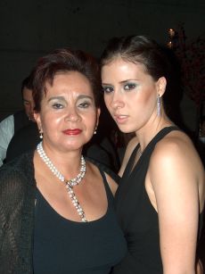 Sra.Lourdes Cordero de Padilla y su nieta Malu Fox