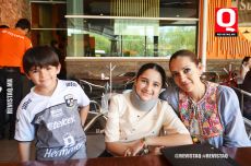 Carlos Gutiérrez, Alejandra Gutiérrez y Dora Hernández