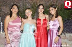 Rosario Hernández, Carolina Toledo, Andrea Toledo y María JoséToledo.