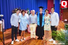 Joseba Iturralde Ostiz acompañado de su familia
