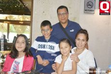 José Ramón Montes, José Ramón Montes, Fernanda Padilla,  Monserrat Montes y Karina Cabrera