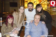 Dra. Ángela P., Sofía Fernández, Guillermo Casillas, Ana Fernández y Dr. Manuel Fernández