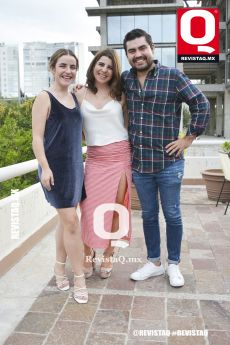 Julia Toriello, Sofía Usabiaga y Luis Navarro