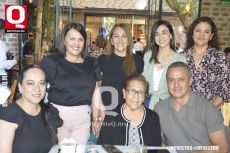 Gloria Vargas, Irma Vargas, Sofía Vargas, María Vargas, Martha Sandoval, María Ávalos e Ismael Vargas