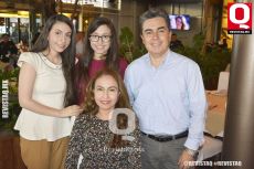 Kelly Andrea Barrón, Fanny Barrón, Dora Emma de Barrón y José Barrón