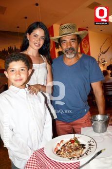 Marcelo Aguirre,Thalia Aguirre y  Damián Alcazar