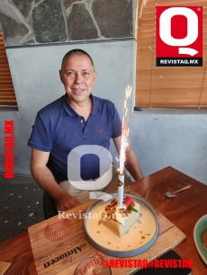 El feliz cumpleañero en el Almacén del Bife..