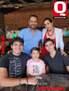 Rodolfo Valderrama y familia