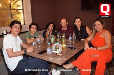 Emiliano Martínez,  Luis Gerardo Martínez,  Mercedes Chávez,  Luis Gerardo Martínez,  Meche Chávez y Karla Chávez