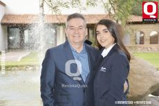 Manuel Toriello con su hija Valeria Toriello