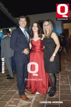 Miguel Olalde, Jessica Olalde y Magda Vázquez