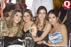 A    Fabiana Martínez, Renata Palacios, Sofía Pons y Daniela Rubalcaba