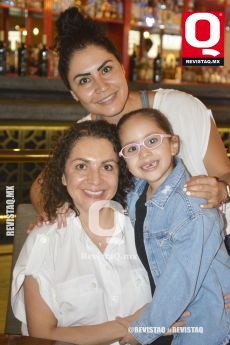 Adriana Rodríguez, Laura Rodríguez y Regina Alpizar