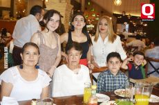 Arlette González, Karla Padilla, Noemí Padilla, Alma Padilla, Roselia García, Damián Padilla y Alejandro Martínez