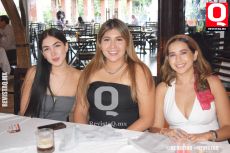 A   Karol Meza, Vicky Martínez e Ivana Orozco