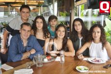 Guliana Amador, Isabella Andrade, Carlos Andrade, Maribel Ramírez, Aracely Ramírez, Fabio Andrade y Santi Andrade