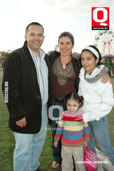 Luis Elizondo, Laura Hernández, Fernanda Elizondo y Sabrina Elizondo  Foto Revista Q