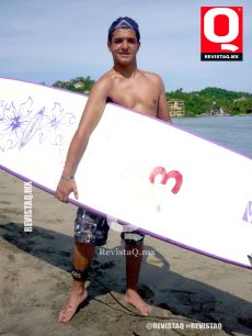 En las primeras olas del día en las playas de Sayulita Gerardo Aguirre García
