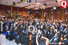 Los graduados festejaron arrojando su birrete al aire