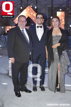 Marco Aceves se gradúa con éxito de la EBC