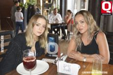 Natalia Flores y Bertha Flores