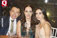 Alejandro Gómez, Sandra Franco y Regina Gómez