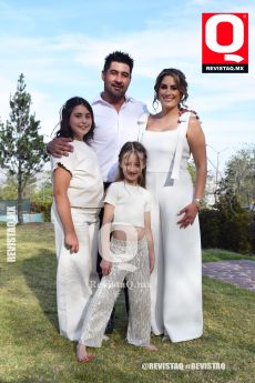 A  Fabricio Muñoz, Irazú Ibargüengoitia con sus hijas  Arlette Muñoz y Greta Fabianna Muñoz
