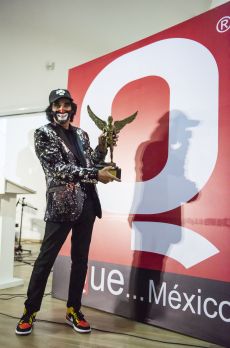 Cepillín Galardonado con el premio de la Revista Q por sus 49 años de  trayectoria