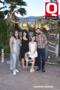 Pamela Muñoz, Evelyn Muñoz, Romina Kuijs y Christian Kuijs