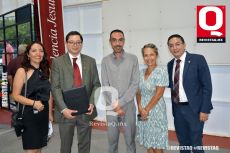 A   Paola Oliva, Rector Alfonso González, Óscar Pons González , Guadalupe Hinososa y Gustavo González