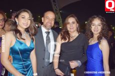 Karina Huitron, Hebert Huitron, Ivonne Moreno y Azul Huitron