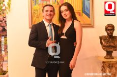 Lic. Alejandro Palomino y Regina Jiménez.