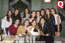 Mariana Ferretis cumple 16 años y lo festejo con sus amigas del Miraflores