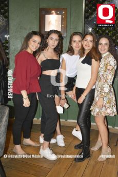 Regina Torres, Leticia Valdés, Victoria Soto, Mariana Ferretis y Ainhoa Arias