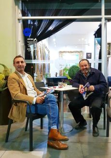 Gabriel Andrade y Alejandro en La Condesita Café, foto revista Q