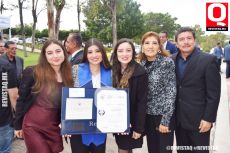 Ana Martínez, María Martínez, Reyna Martínez, Luis Martínez y Yuniva Vega
