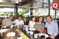 A  Javier Cano y Cristina lomelín en familia