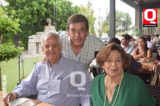 Guillermina de Peréz,  Juan Carlos Peréz y Raúl Peréz