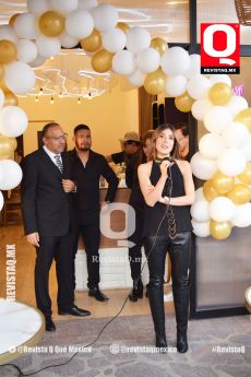 A  Paulina Ramírez Beltran, feliz en su gran  inauguración