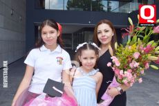 Brittany Flores,  Eli López y Myriam López