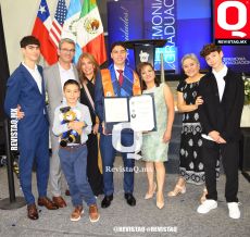 Gabriel Venegas Aguilera Acompañado de Familia