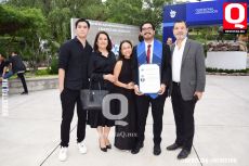 Mariano Dávila acompañado de su Familia
