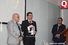 Dr. Carlos Vázquez Navarro muy emocionado