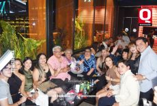 En familia en Näzari Terraza & Bar
