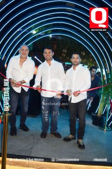 Luis Muñoz Marcos Silva y Saúl Silva en el corte de listón de Näzari Terraza & Bar