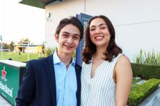 A    Rodrigo Avilés y  Regina Navarro