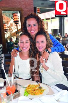 Alejandra Miller con Noemi y Paulina Álvarez del Castillo